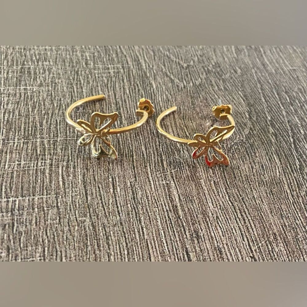Vintage women’s metal butterfly hoop earrings, gold color, 90’s, coquette